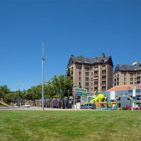 Apartamento Jaca Appartamento Esterno foto