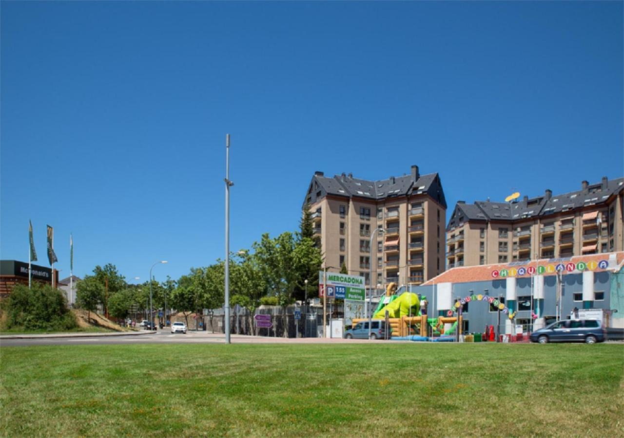 Apartamento Jaca Appartamento Esterno foto