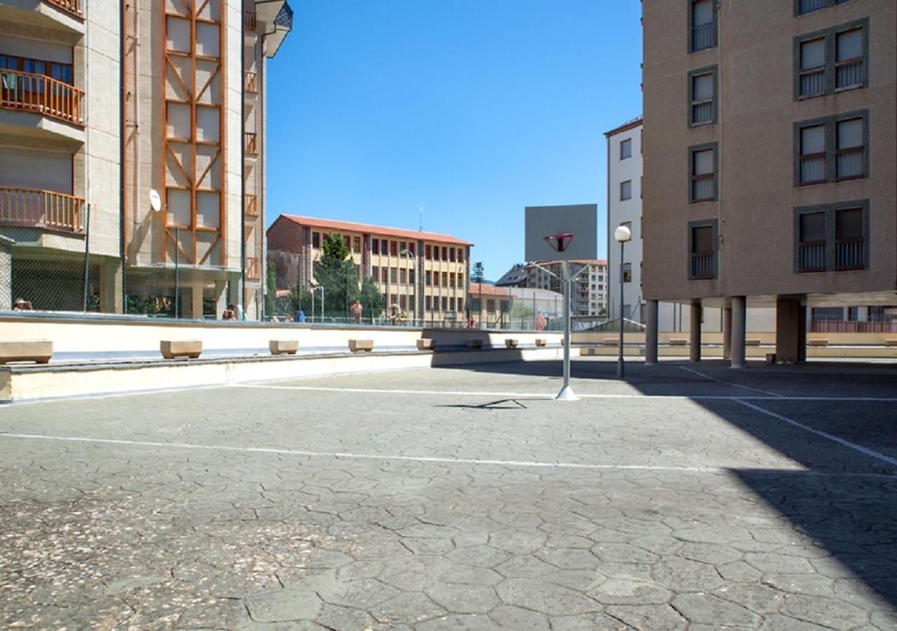 Apartamento Jaca Appartamento Esterno foto